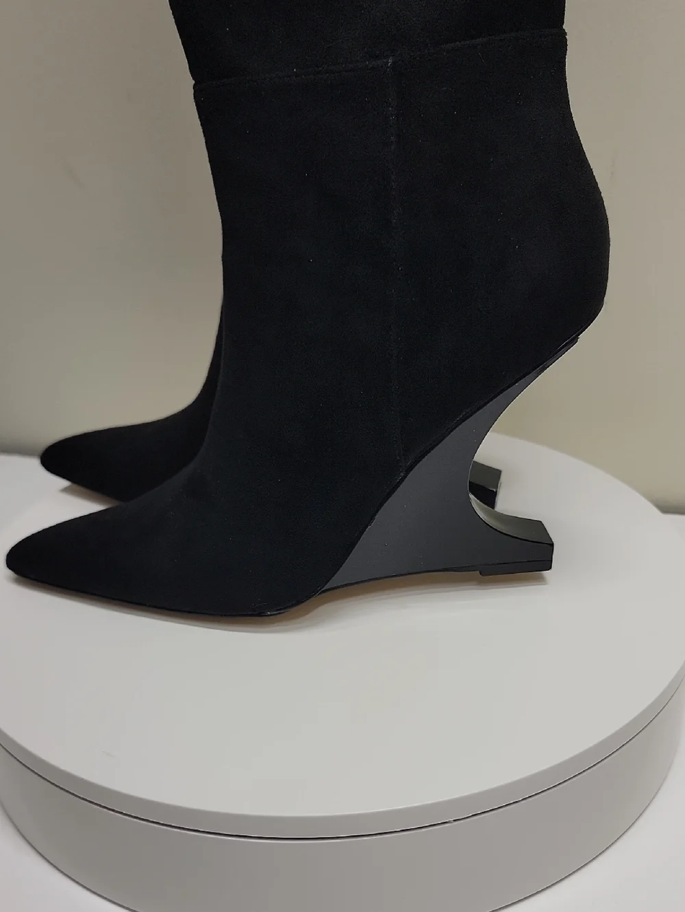 AAJ BY AMINAH NEW IN BOX SCULPTED HEEL OVER-THE-KNEE BOOTS